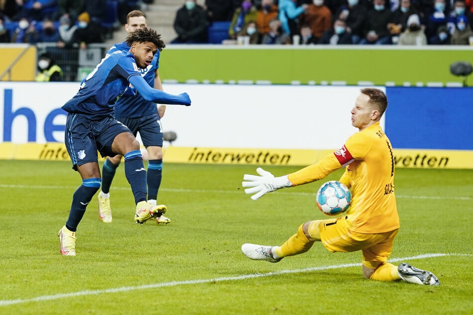 Georginio Rutter (l.) verpasste in der 46. Minute das 2:0 für Hoffenheim.