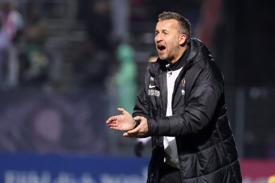 Nach einer schwachen ersten Hälfte freute sich Aue-Cheftrainer Christoph Dabrowski über eine deutlich bessere zweite Halbzeit.