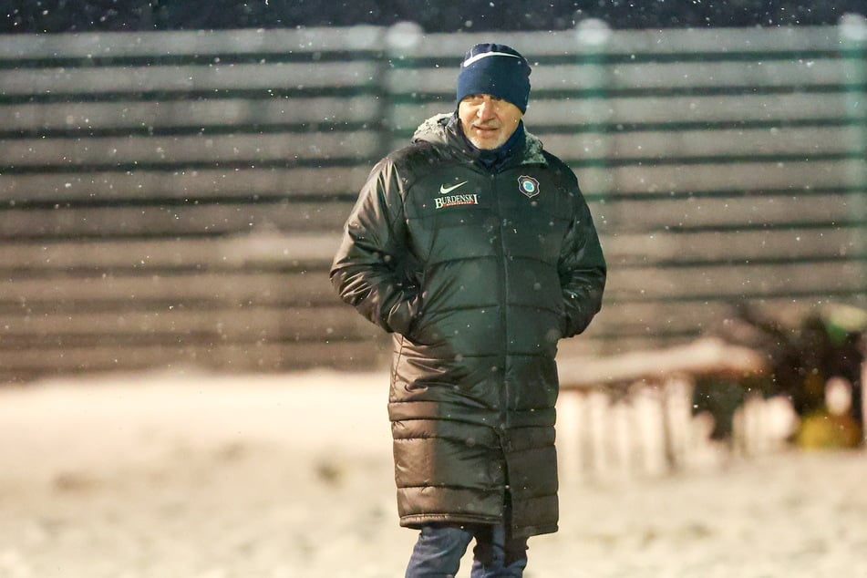 FCE-Coach Pavel Dotchev (57) sah in den Testspielen einige Tore - vor allem von seinen Stürmern.