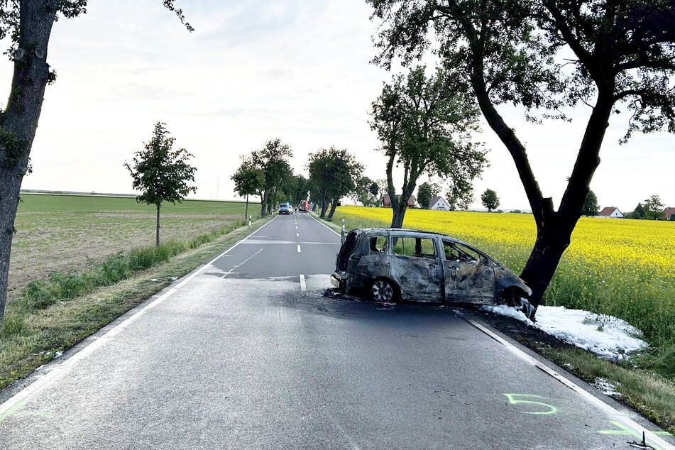Das Auto des 19-Jährigen brannte vollständig aus.