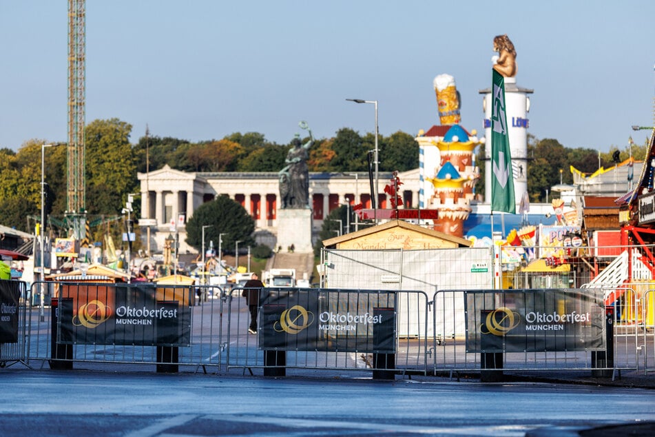 Das Oktoberfest musste für die große Absuche nach Sprengstoff geschlossen bleiben.