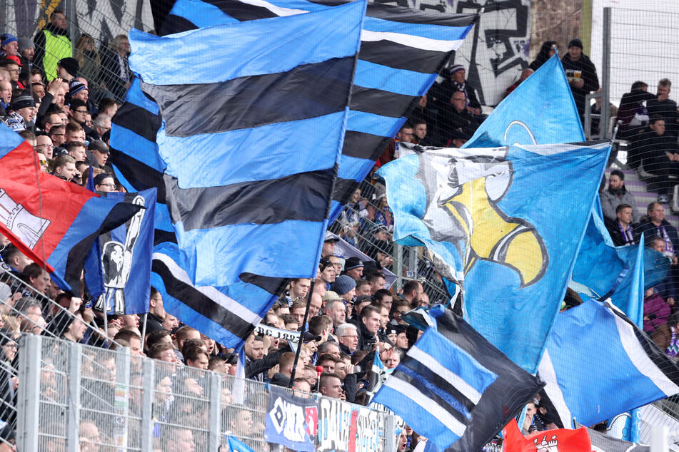 Die Auer wünschen sich auch Gäste-Fans im eigenen Stadion - so wie hier die des Hamburger SV in der vergangenen Saison.