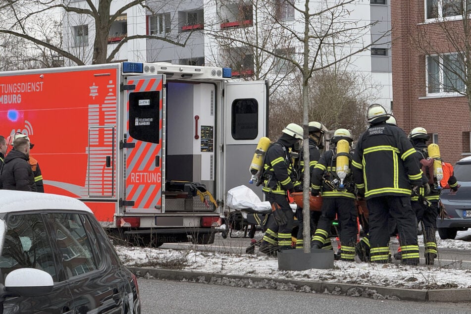 Im Hamburger Stadtteil Lohbrügge ist am Donnerstag ein Brand in einem Mehrfamilienhaus ausgebrochen.