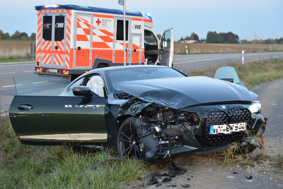 Der BMW-Sportwagen wurde infolge des Unfalls auf dem Bad Homburger Südring schwer beschädigt.