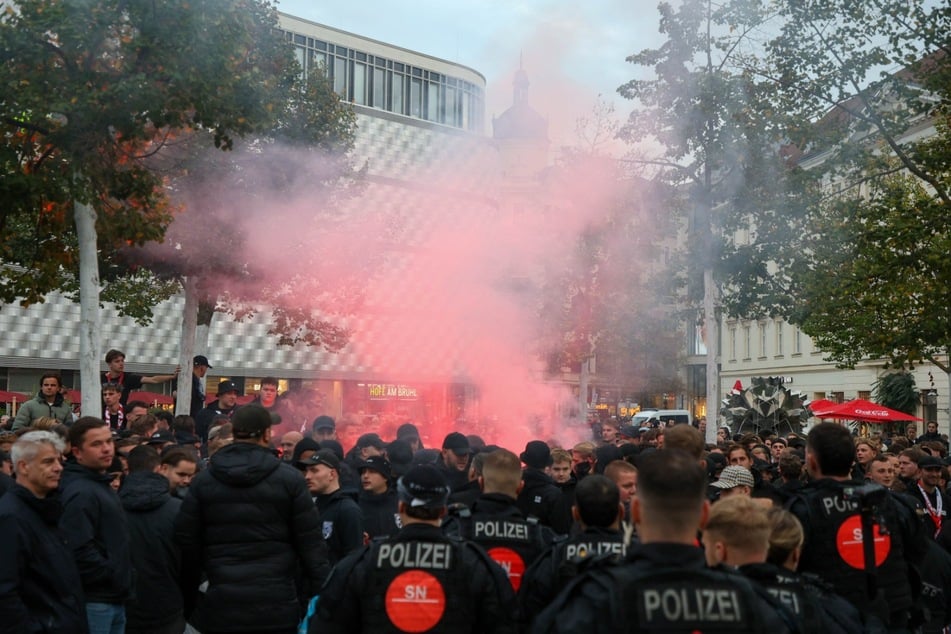Vereinzelt wurde Pyrotechnik gezündet.