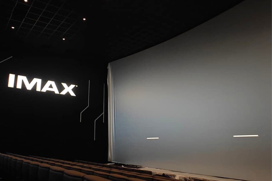 Auf dieser Leinwand sollen schon bald die IMAX-Blockbuster zu sehen sein.