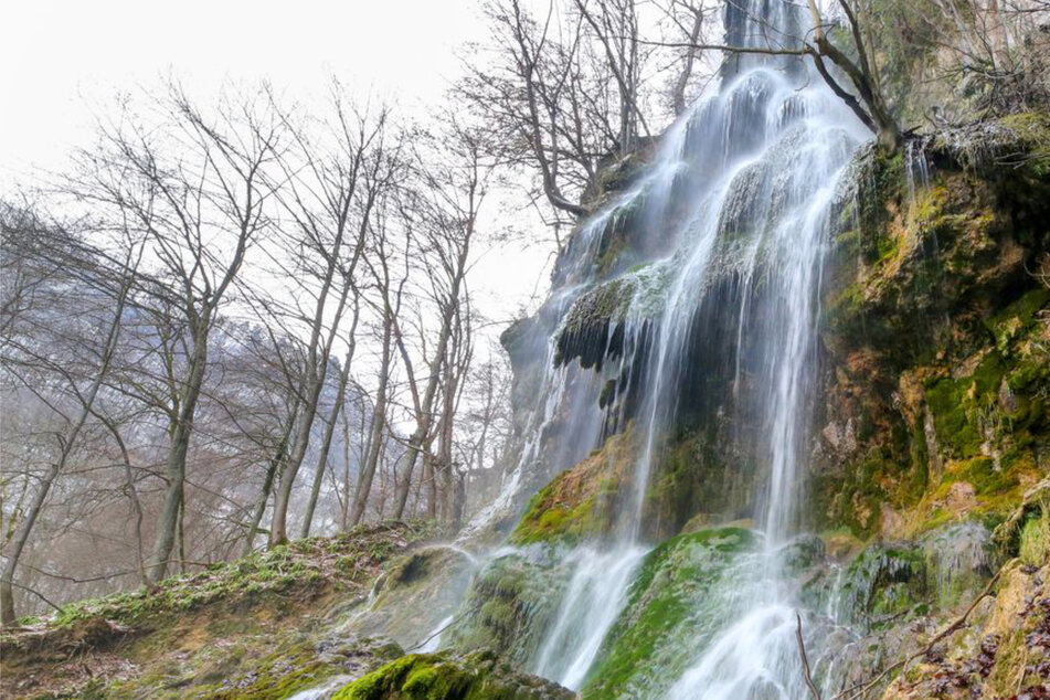 Riskante Kletteraktion: 35-Jähriger stürzt beim Uracher Wasserfall in die Tiefe