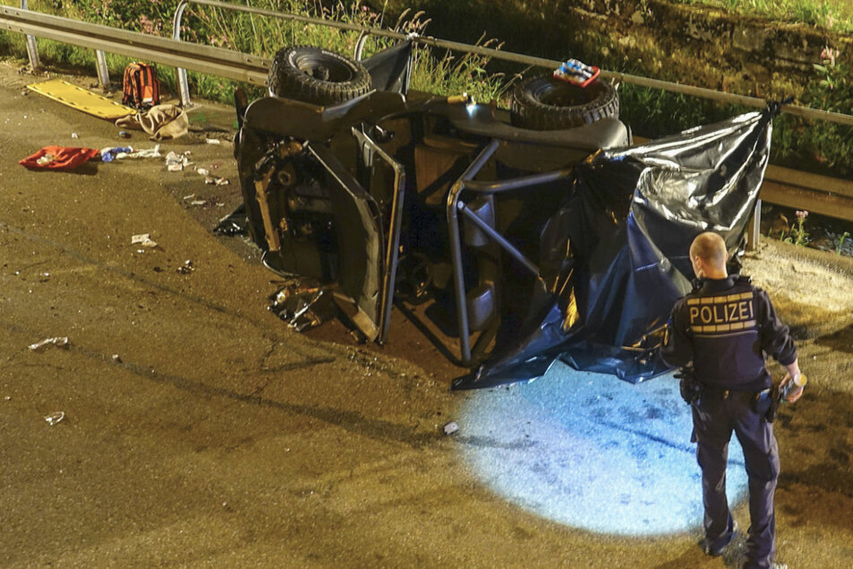 Bei dem Unfall wurden beide Insassen aus dem Wagen geschleudert. Einer überlebte nicht.