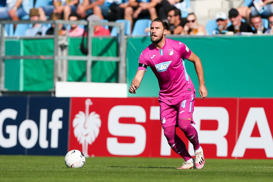 Ermin Bicakcic (36, aktuell vereinslos) könnte in Aue die Innenverteidigung verstärken.