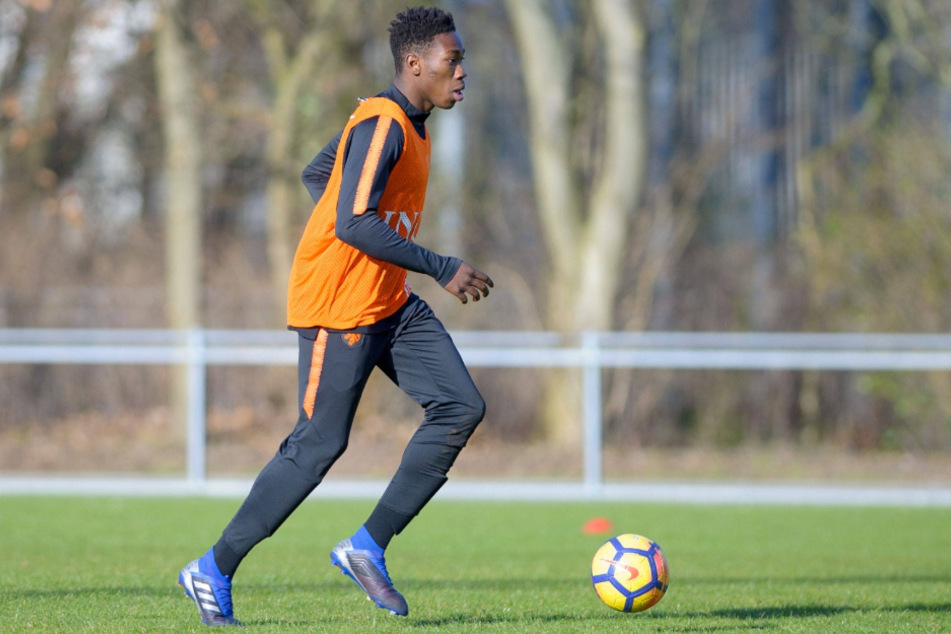 Mohamed Sankoh hat einen langfristigen Vertrag unterschrieben.