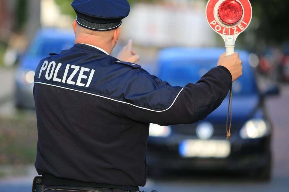 Spaziergänger hilft Polizei bei Festnahme von Flüchtigem