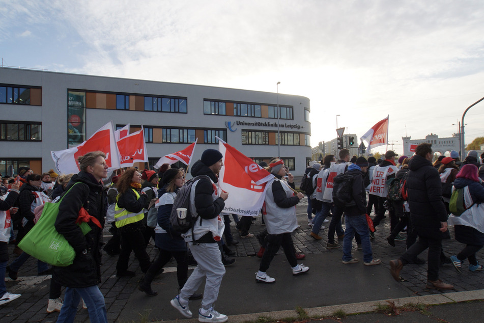 Die Demonstranten setzten sich in Bewegung.