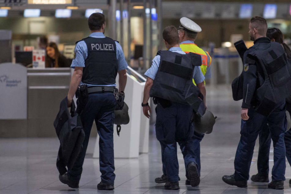 Die Festnahme in Frankfurt erfolgte am Freitag. Die Entscheidung, ob die Frau in Untersuchungshaft kommt, soll noch heute fallen. (Symbolbild)