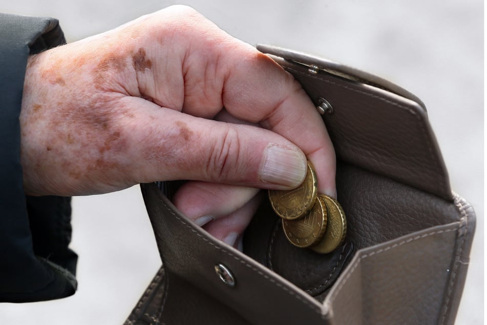 Die Linke will eine Erhöhung des Mindestlohns auf 15 Euro sowie eine solidarische Mindestrente von 1400 Euro. (Symbolbild)