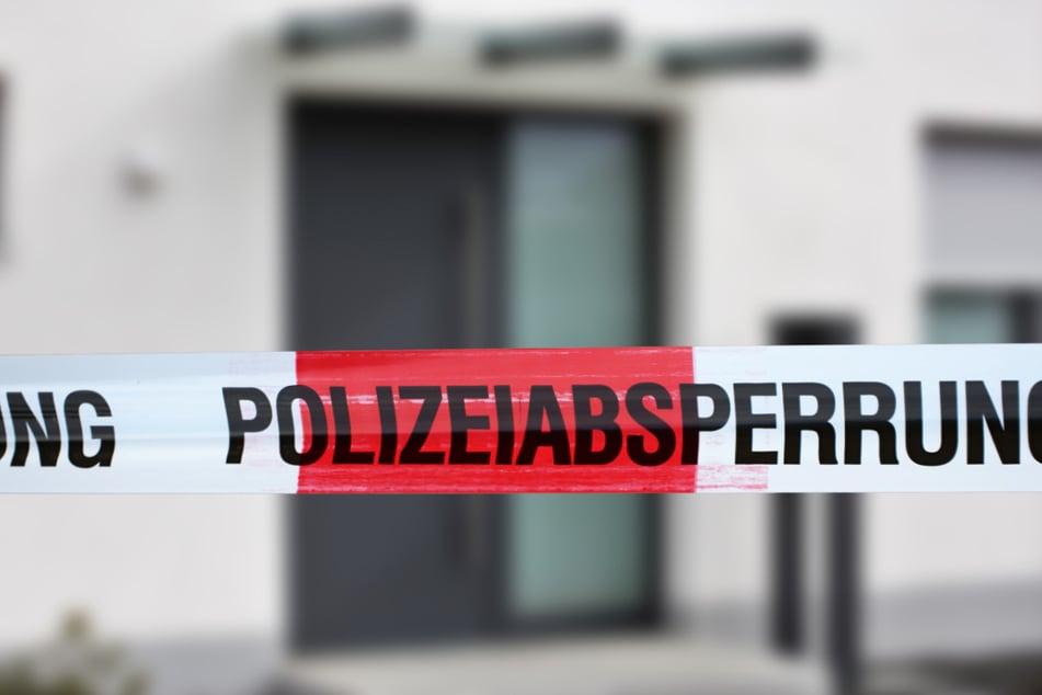 Die Polizei geht nach dem Fund einer Frauenleiche in einer Ferienwohnung im Rheingau-Taunus-Kreis von einem Gewaltverbrechen aus. (Symbolbild)