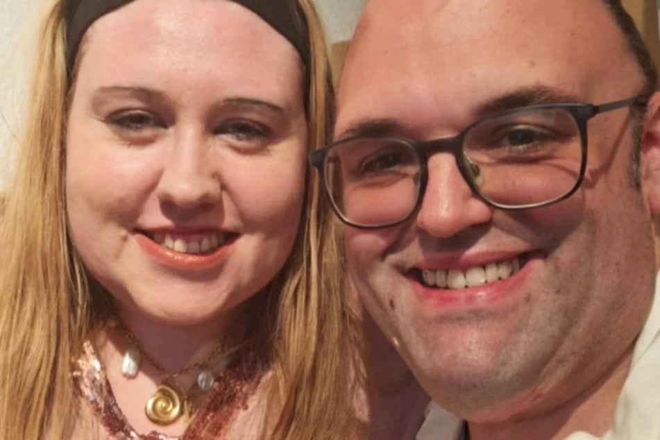 Obwohl er noch mit seiner Ex-Partnerin Annika verheiratet ist, hat der 35-Jährige mit Neu-Freundin Steffi (Foto) bereits wieder sein privates Glück gefunden.