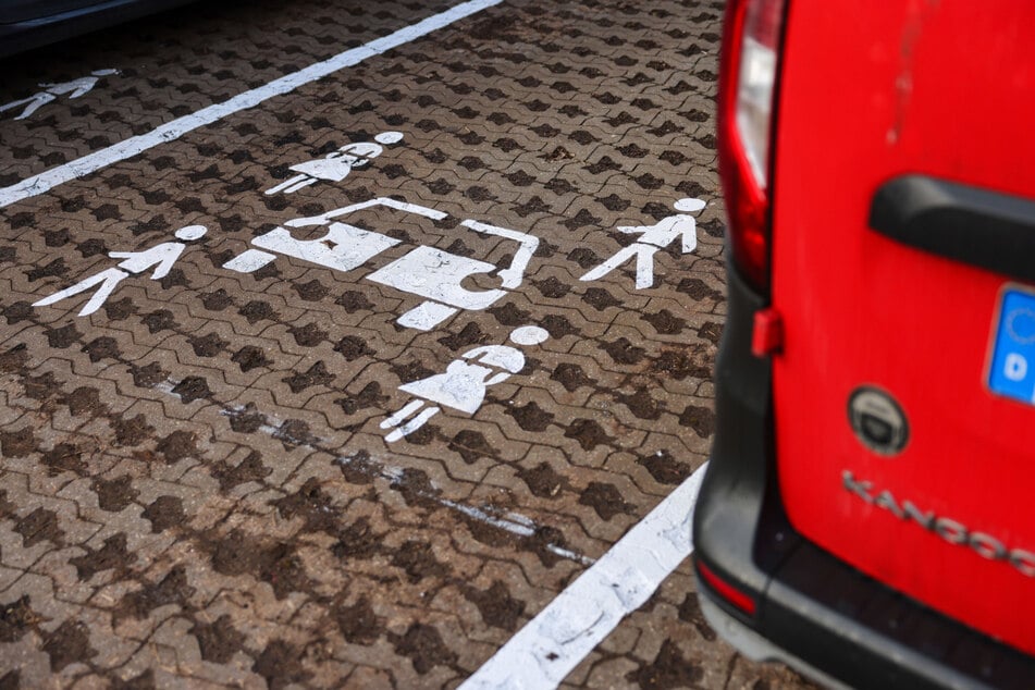 Fridays for Future fordert, dass Autos in Städten nicht noch mehr Platz wegnehmen. (Symbolbild)