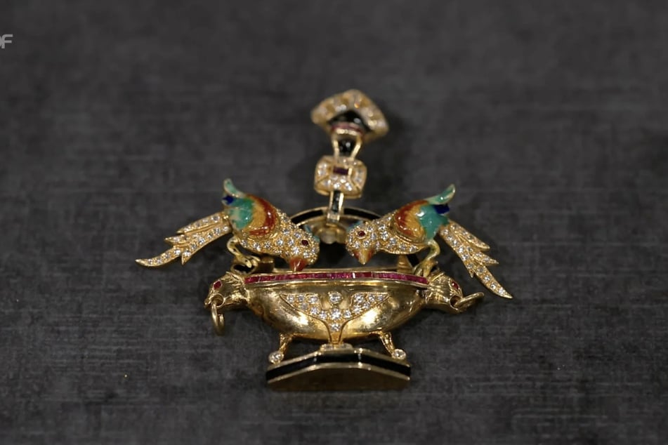 Satte 132 Diamanten zieren die edle Brosche aus 750er-Gold.
