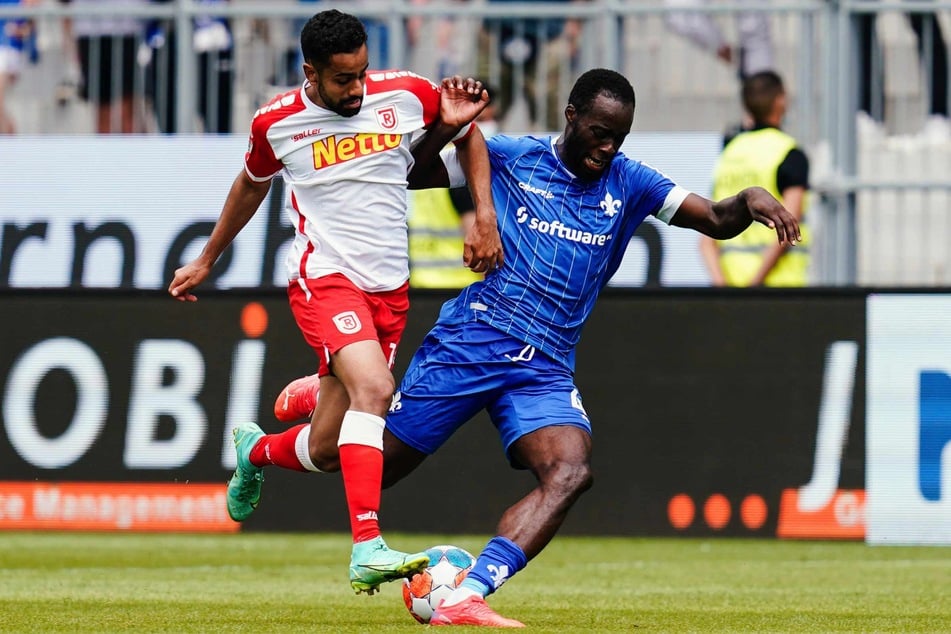 Sarpreet Singh (22, links) hat sich mit dem SSV Jahn Regensburg in dieser Saison in den Vordergrund gespielt.
