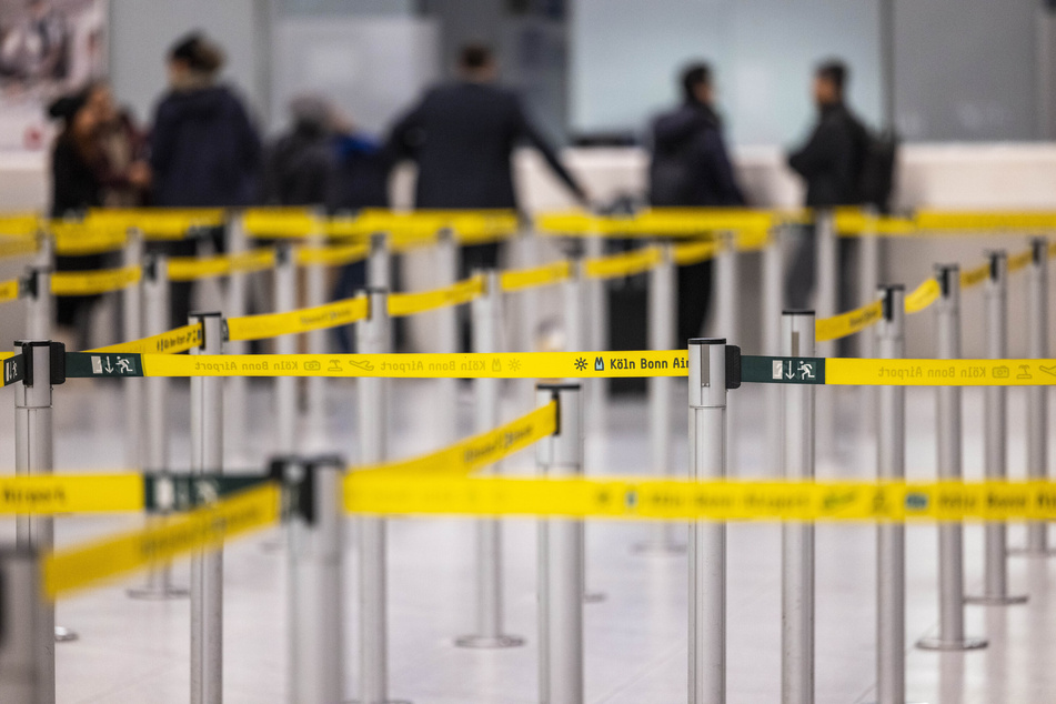 Passagiere müssen sich am Dienstag an den NRW-Flughäfen auf Ausfälle und Verzögerungen einstellen.