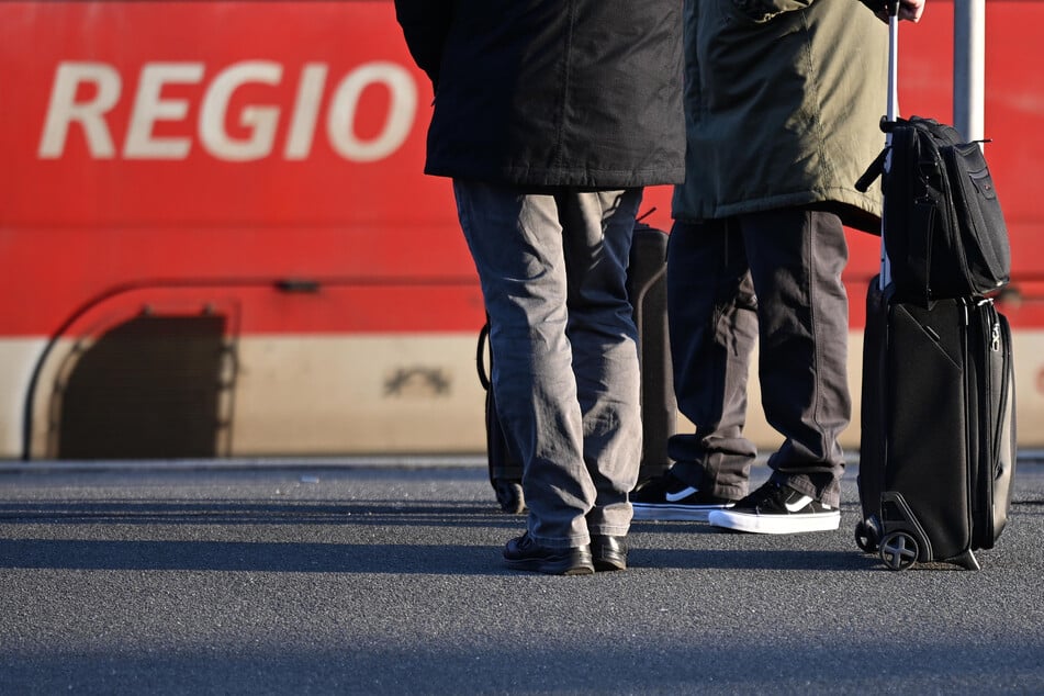 Reisende müssen sich auf Einschränkungen im Bahnverkehr einstellen. (Symbolfoto)
