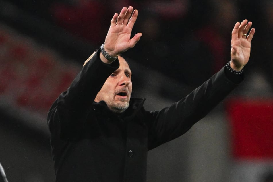 Mauro Lustrinelli (50) hat nach dem Rückstand vergeblich versucht, die Reihen von Union Berlin zu ordnen.
