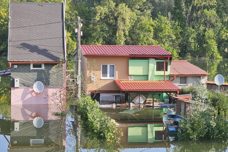 Der Fluss Váh im slowakischen Komárno ist über die Ufer getreten.