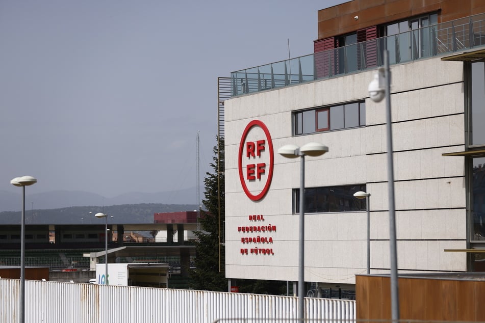 Der spanische Fußballverband RFEF hat den Angriff und die Reaktion von CD San Luis verurteilt.