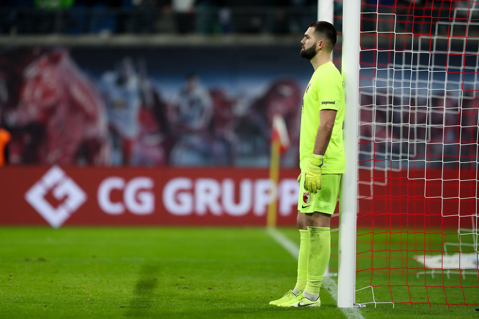 Auf die Menge hinter seinem Rücken wird Augsburgs Torwart Tomas Koubek am Samstag leider verzichten müssen. Die Partie gegen RB Leipzig soll ohne Zuschauer stattfinden.