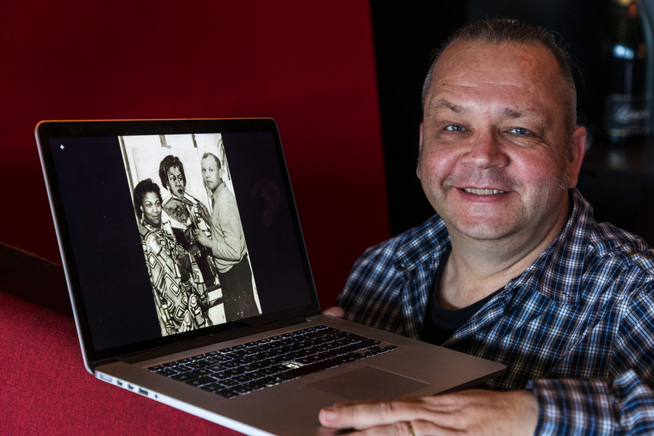 Auf seinem Laptop hat Raoul Briefe und Fotos seines Vaters gespeichert.