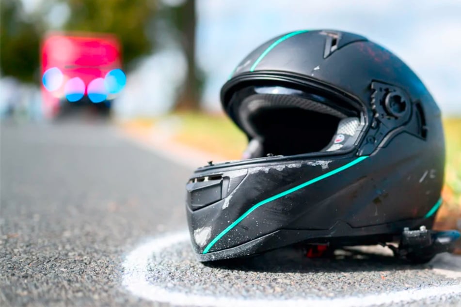 Der Motorradfahrer (†70) überlebte den schweren Unfall nicht. (Symbolbild)