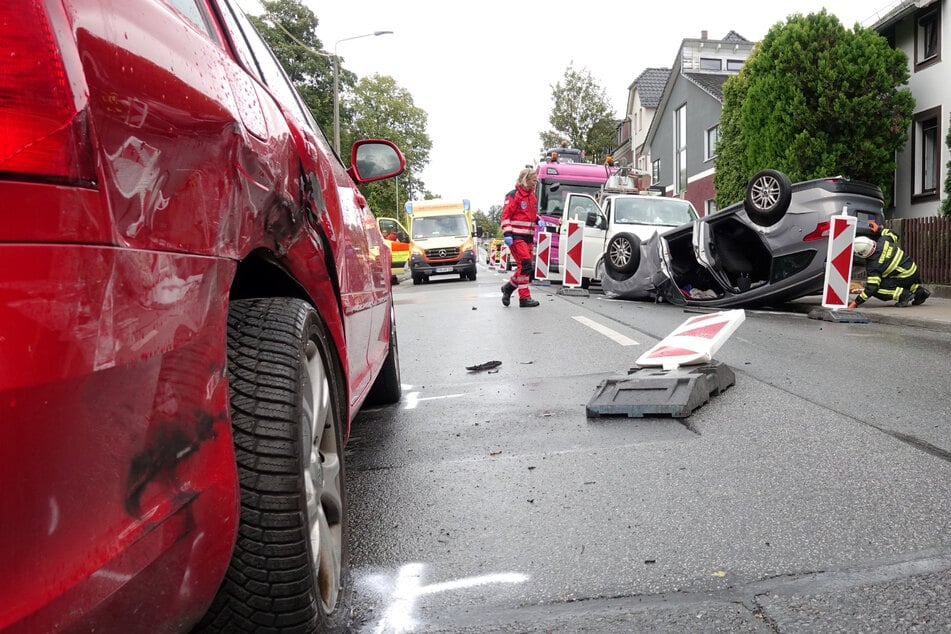 Ein Ford-Fahrer (83) überschlug sich am Montagvormittag bei einer Irrfahrt in Pirna.