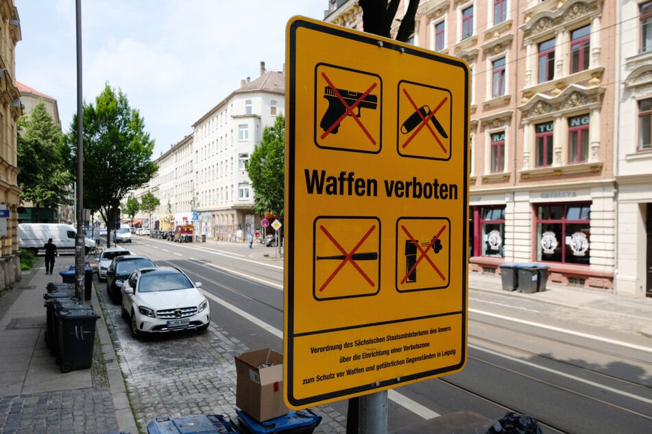 In der Waffenverbotszone galt ein Verbot von Schusswaffen, Messern, Reizstoffsprühgeräten sowie anderen gefährlichen Gegenständen wie Elektroschockern oder Baseballschlägern. (Archivfoto)