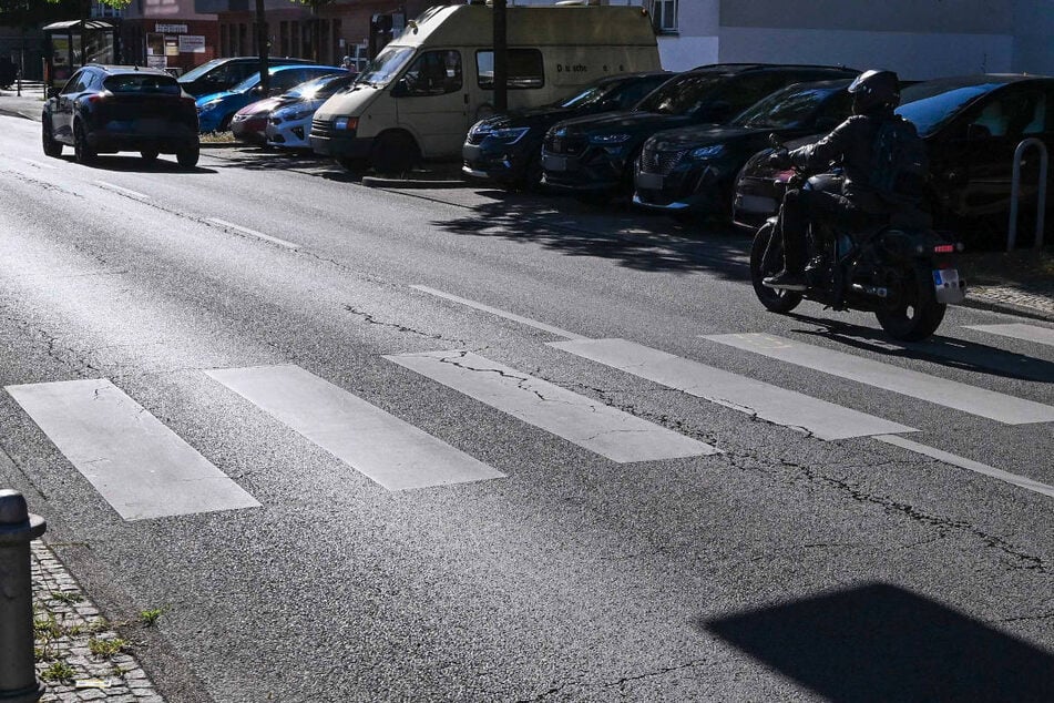 Schwerer Unfall an Zebrastreifen: Mercedes erfasst sechsjähriges Kind