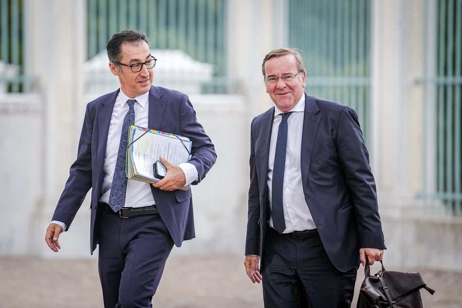 Cem Özdemir (l.) und Boris Pistorius (r.) haben sich in einem Gastbeitrag für ein Verbot der AfD ausgesprochen.