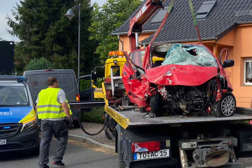 Tragischer Unfall in Nordsachsen: 59-Jährige stirbt bei Crash gegen Hauswand