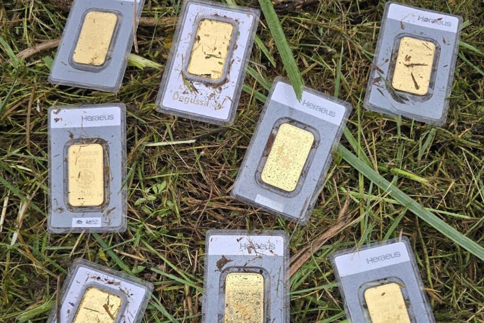 Diese acht Barren fanden die Mitarbeiter zunächst, später dann noch zwei weitere.