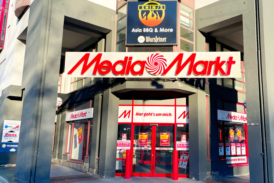 MediaMarkt Braunschweig (Hintern Brüdern 27-30).