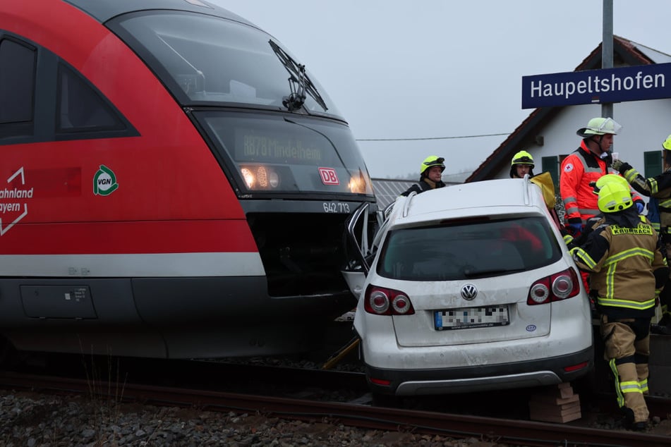 Trotz Warnsignalen: 18-Jähriger mit VW von Zug erfasst