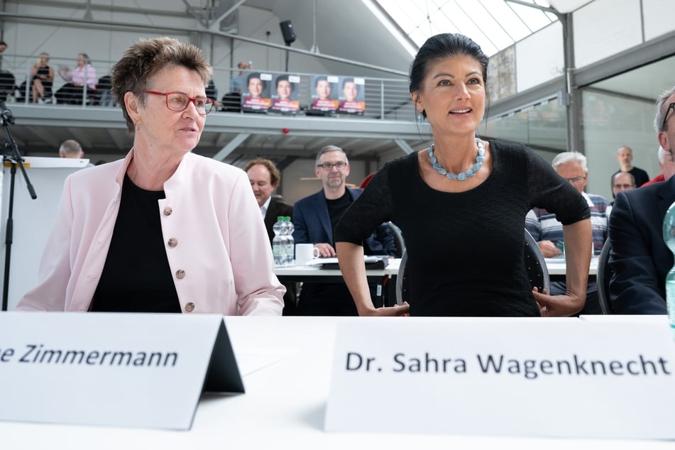 BSW-Parteivorsitzende Sahra Wagenknecht (54, r.) und die Chefin des BSW-Landesverbands in Sachsen, Sabine Zimmermann (63, l.) malen sich bei den Landtagswahlen gute Chancen aus.
