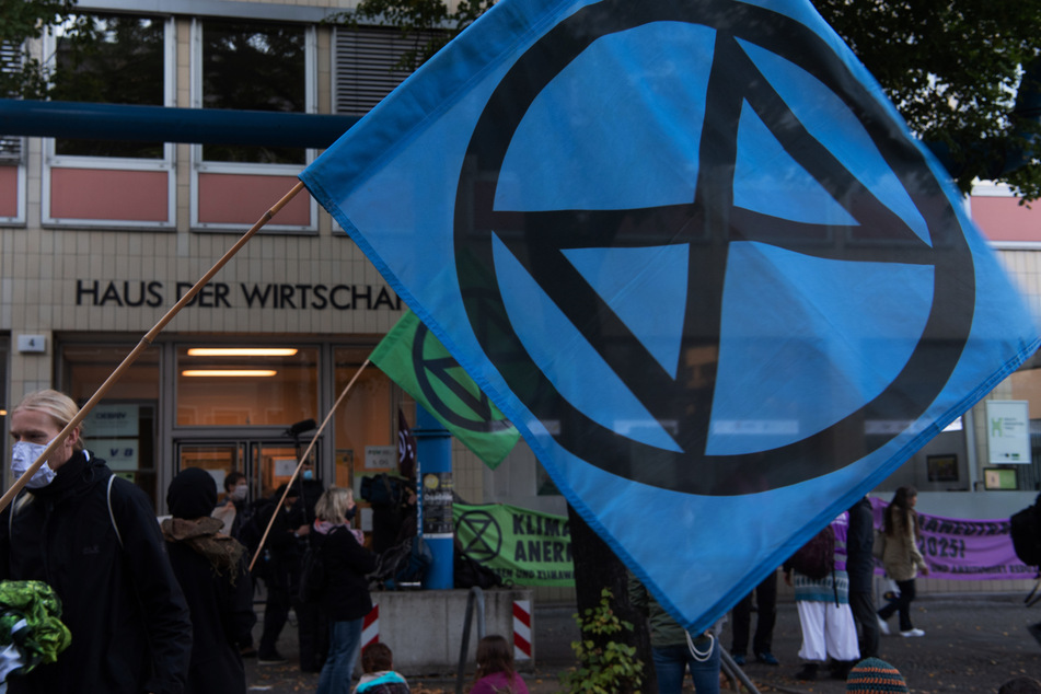 Die Umweltschutzbewegung Extinction Rebellion (XR) startet oft Protestaktionen zum Thema Klima, wie hier vor dem Haus der Wirtschaft in Berlin. (Archiv)