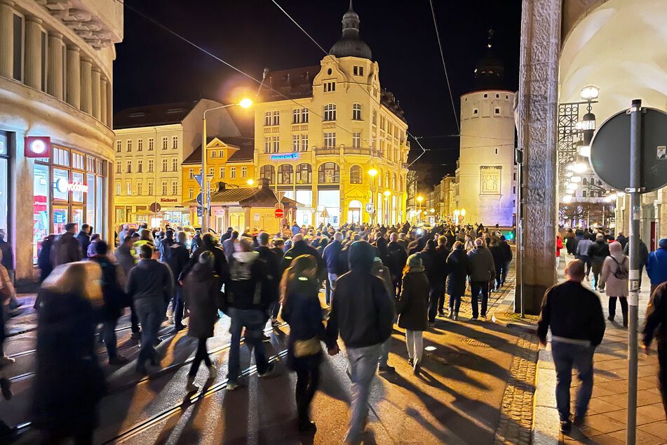 Mehrere Hundert Demonstranten liefen auch in Görlitz durch die Straßen.