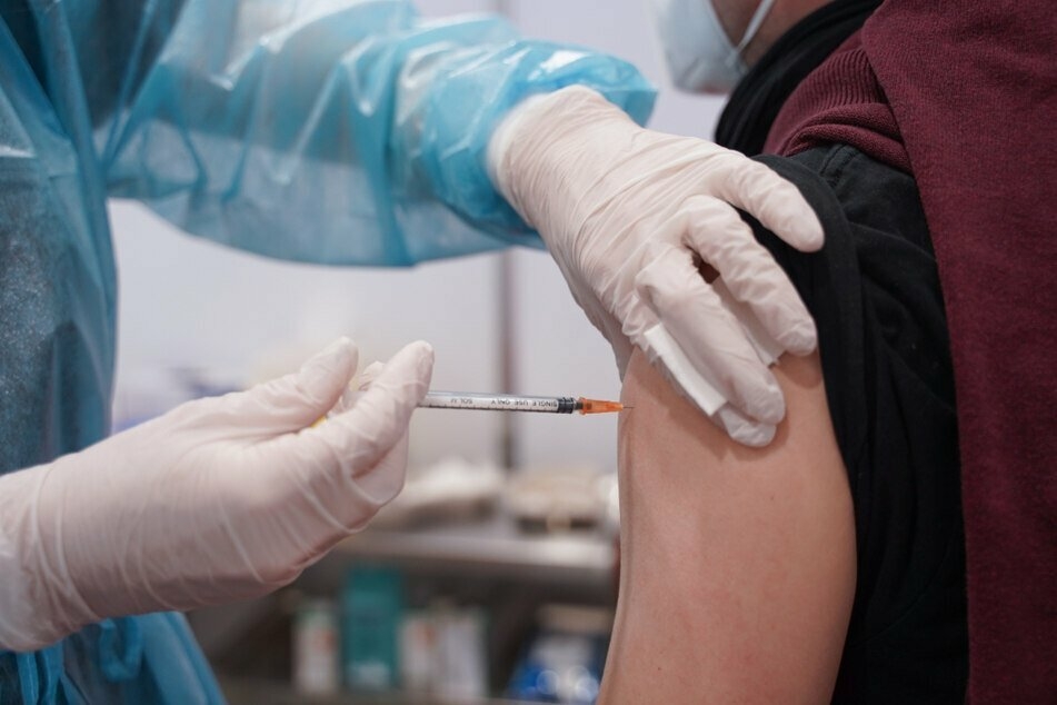 Ein mobiles Impfteam des DRK ist in Limbach-Oberfrohna vor Ort und bietet Erst-, Zweit- und Booster-Impfungen an. (Symbolbild)