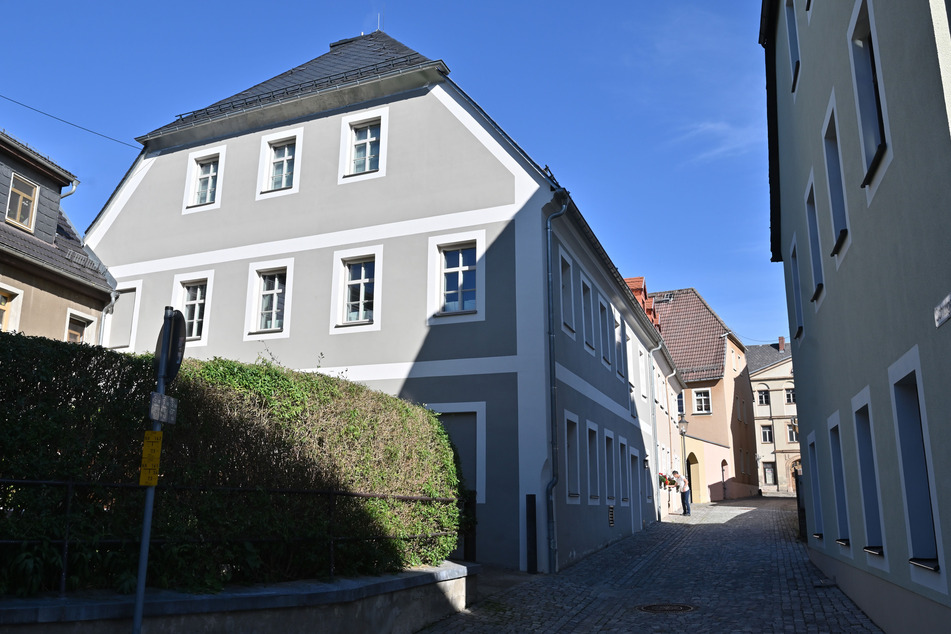 Das Pellet-Heizkraftwerk befindet sich in einem saniertem Altstadthaus in Oederan.