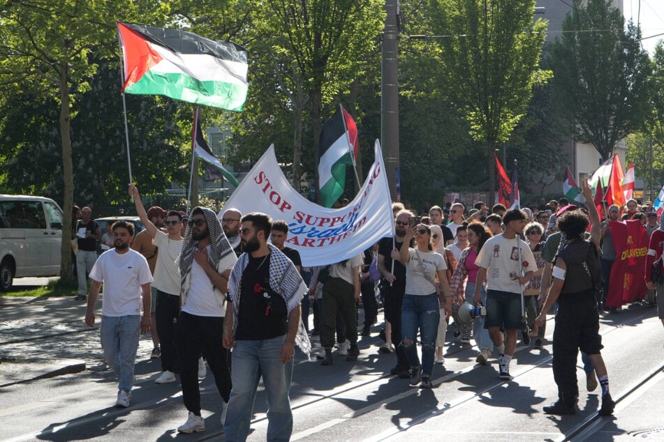 Die Demo war von der Südvorstadt zum Rabet gezogen. Auf der Rosa-Luxemburg-Straße kam es schließlich zur Attacke auf das SPD-Büro.