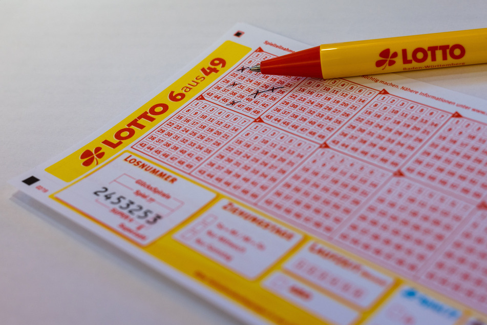 Beim Lotto-Spielen hat sich ein Mann aus Unterfranken auf die gleichen Zahlen verlassen - und wurde belohnt.