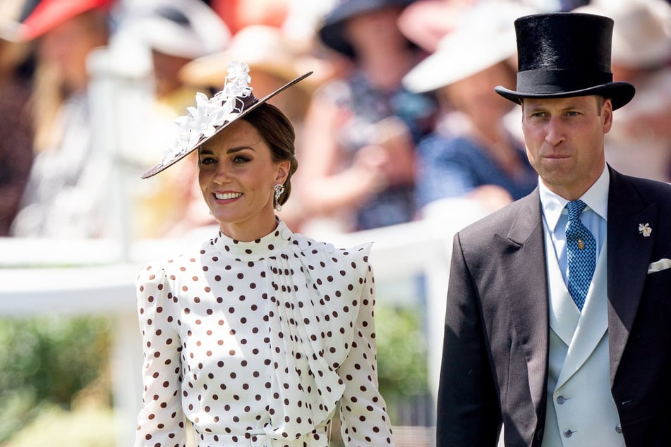 Prinz William (39) und Herzogin Kate (40) zeigten sich stilvoll auf dem Ascot Racecourse.