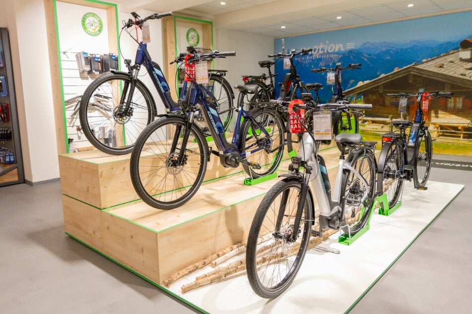 Bei der e-Bike Welt Chemnitz bekommt Ihr gerade viele hochwertige Modelle bis zu 50 Prozent günstiger – mit Null-Prozent-Finanzierung.