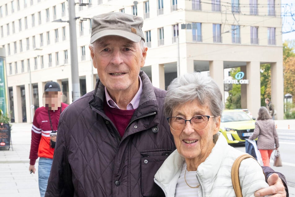 Auch Dieter (86) und Ursula Uhlig (82) haben eine Veränderung am Postplatz bemerkt. "Abends ist es viel lauter als früher", sagen sie.