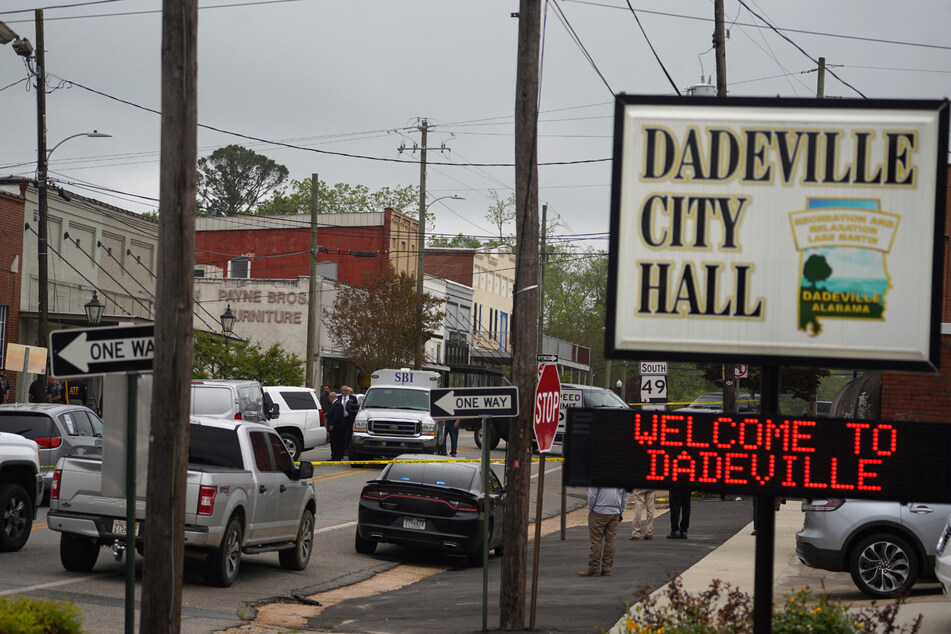 Knapp 3000 Einwohner leben in Dadeville (Alabama). In der Kleinstadt herrscht nach der völlig sinnlosen Bluttat nur noch Trauer und Entsetzen.